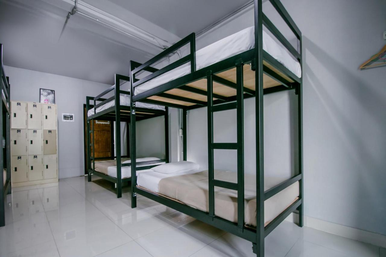 Oyo 421 Guyasuka Hostel & Cafe Бангкок Экстерьер фото