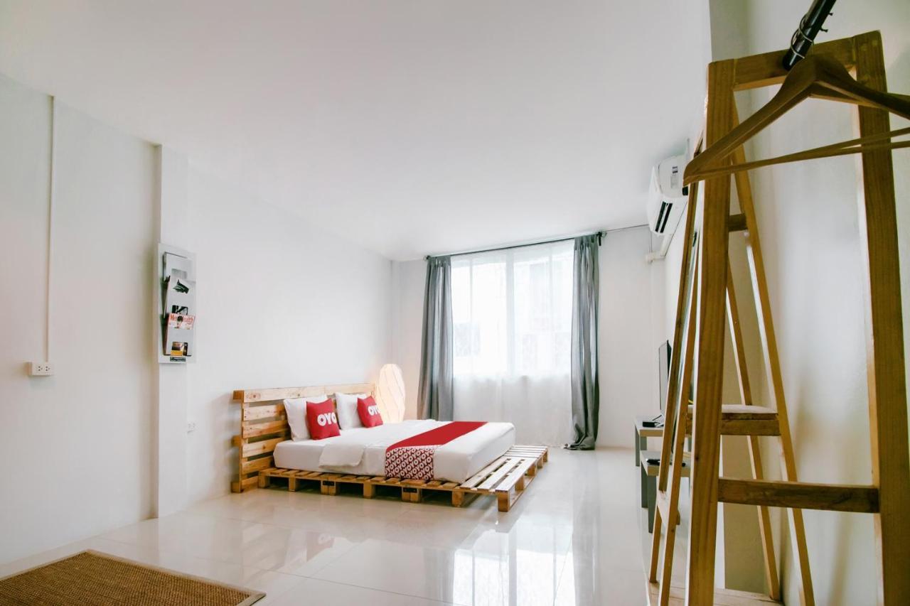 Oyo 421 Guyasuka Hostel & Cafe Бангкок Экстерьер фото