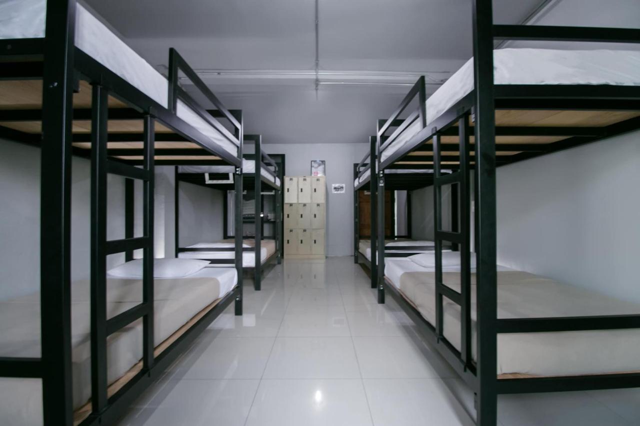 Oyo 421 Guyasuka Hostel & Cafe Бангкок Экстерьер фото