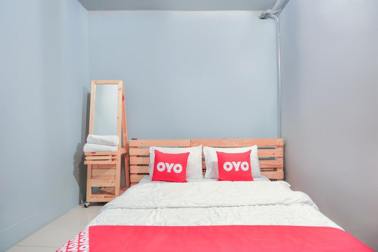 Oyo 421 Guyasuka Hostel & Cafe Бангкок Экстерьер фото