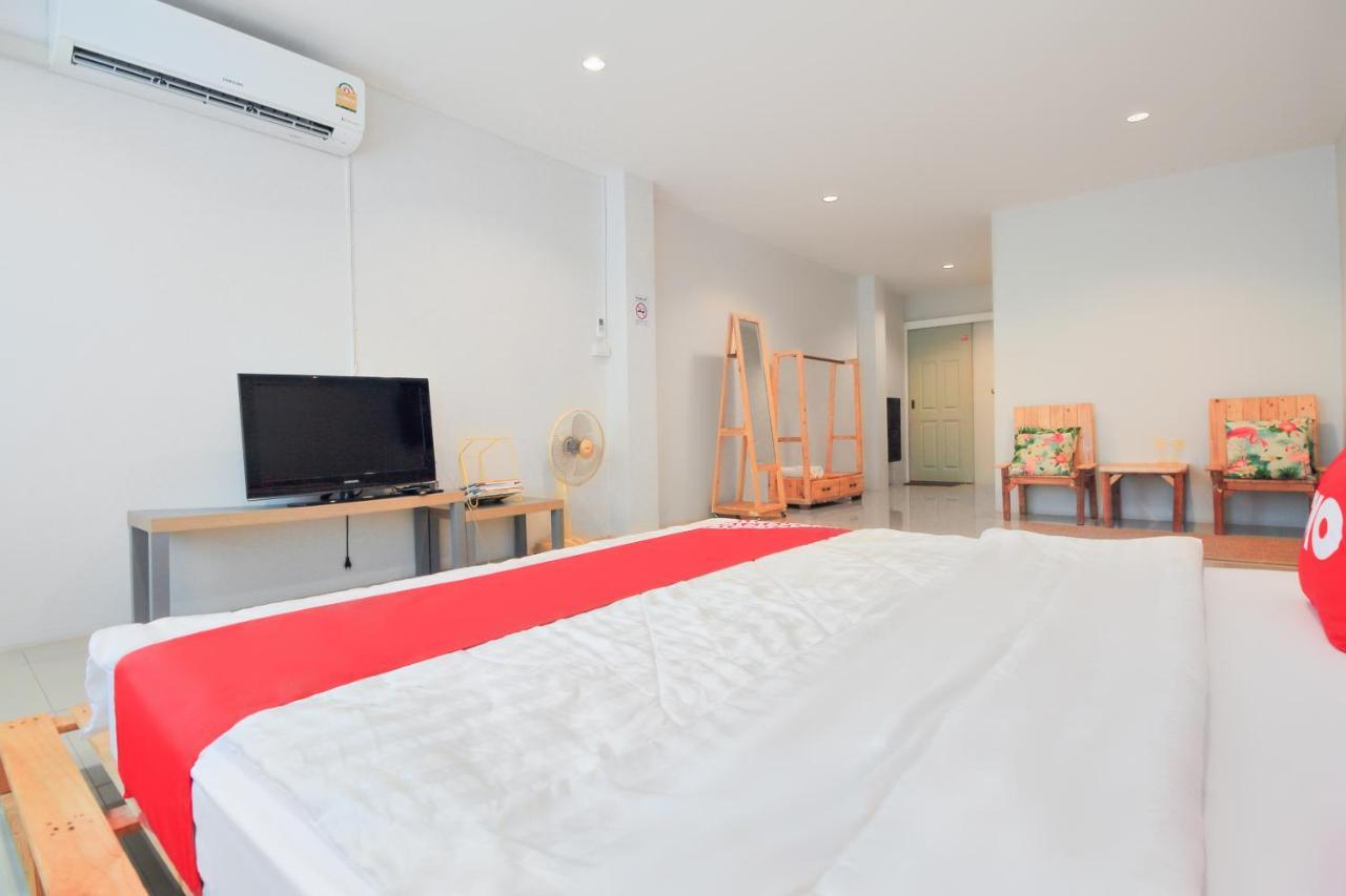 Oyo 421 Guyasuka Hostel & Cafe Бангкок Экстерьер фото